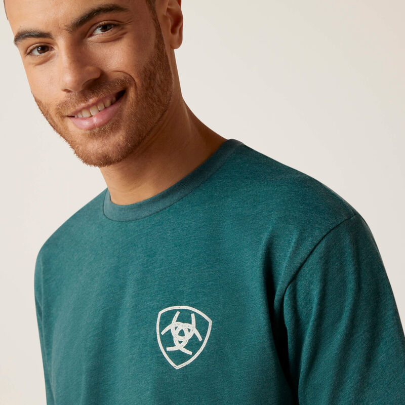 Camiseta de manga corta con logotipo gráfico en verde bosque y blanco suave para hombre de ARIAT 10047612 