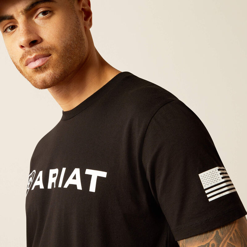 Camiseta de manga corta con bandera y escudo de ARIAT para hombre 10054197