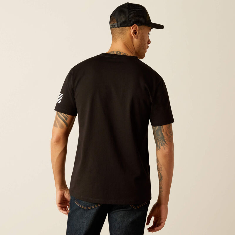 Camiseta de manga corta con bandera y escudo de ARIAT para hombre 10054197