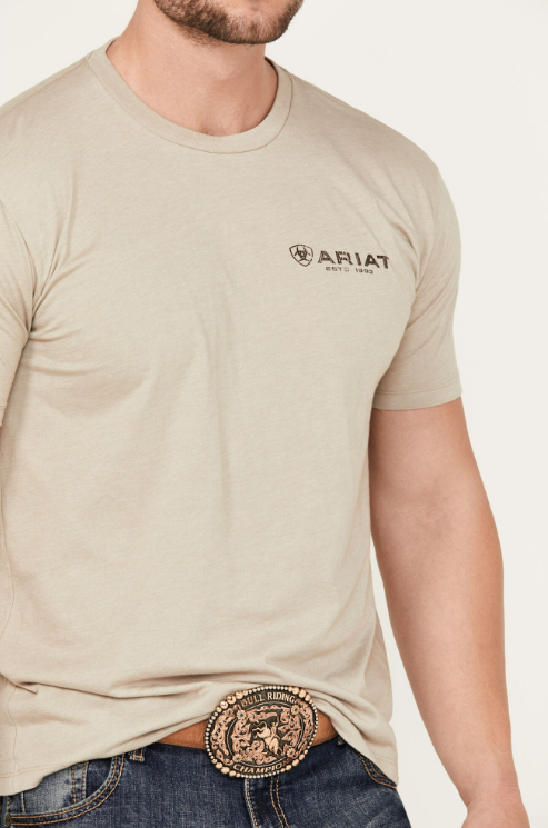 Camiseta gráfica de manga corta con el logotipo de la bandera de Zuni para hombre de ARIAT 10047888