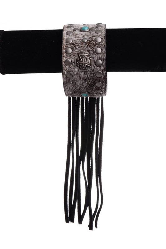 Brazalete de piel con flecos y tachuelas metálicas en turquesa para mujer A1077